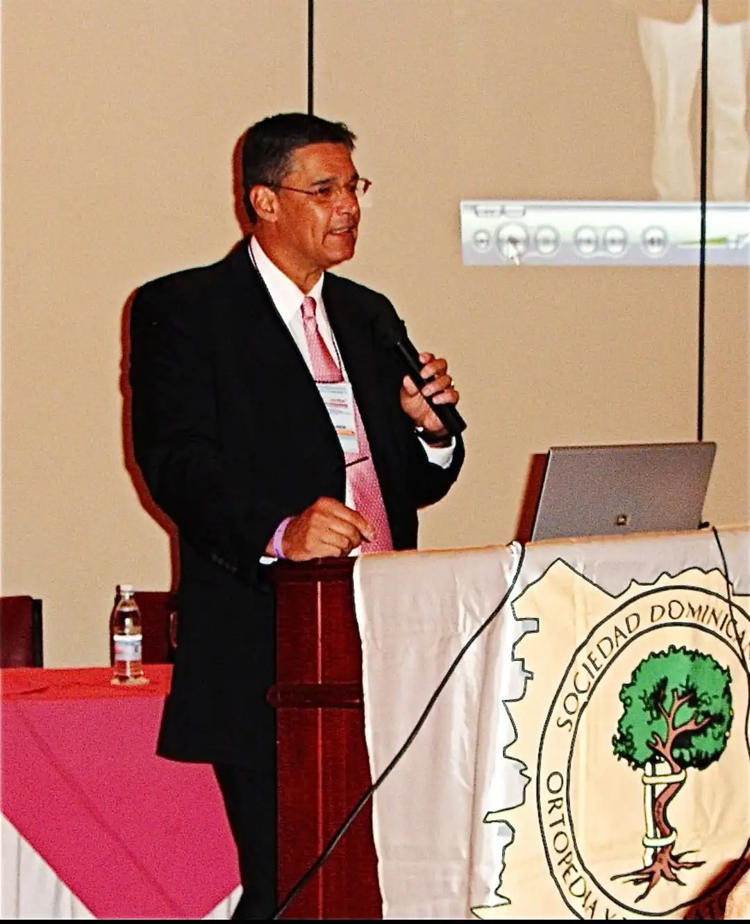 Dr. Ricardo Carrera - Cirugía Ortopédica